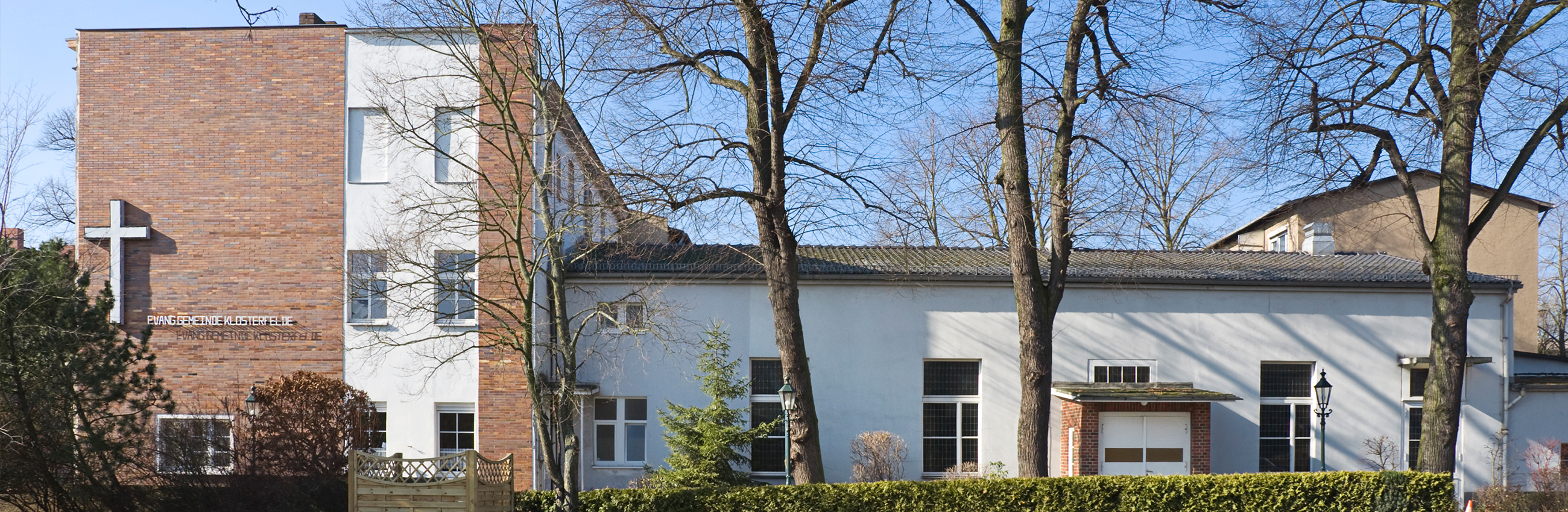 Seitenansicht Gemeinde Klosterfelde mit Seitenflügel